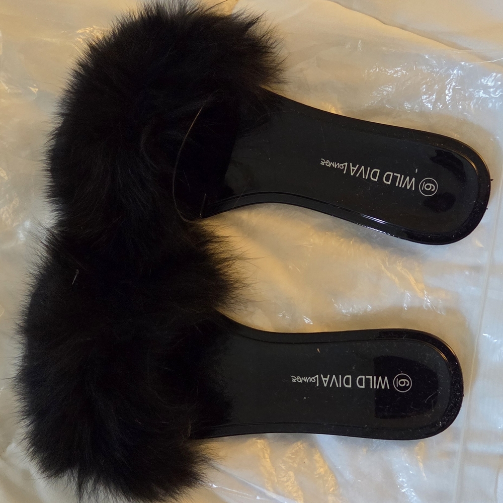 Wild Diva Black Furry Slippers